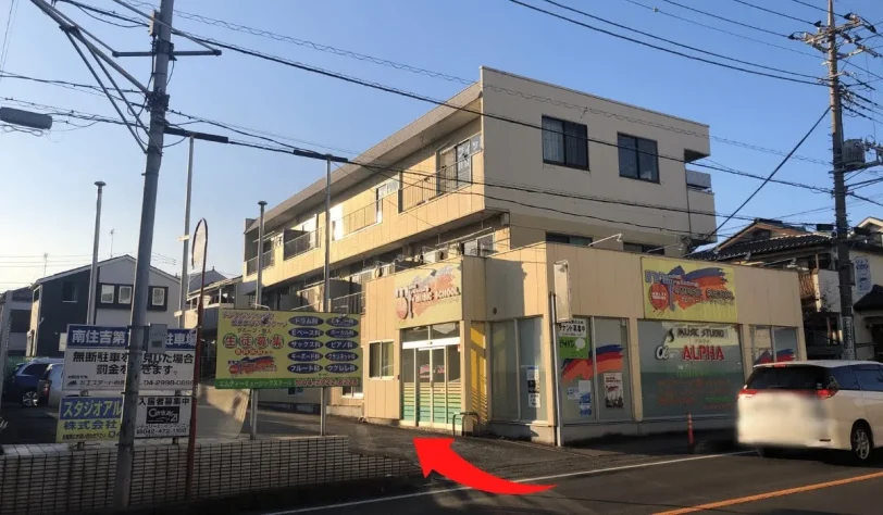 お車でお越しの方は駐車場をご利用ください。